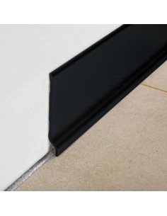 BATTISCOPA IN PVC NERO MT.2